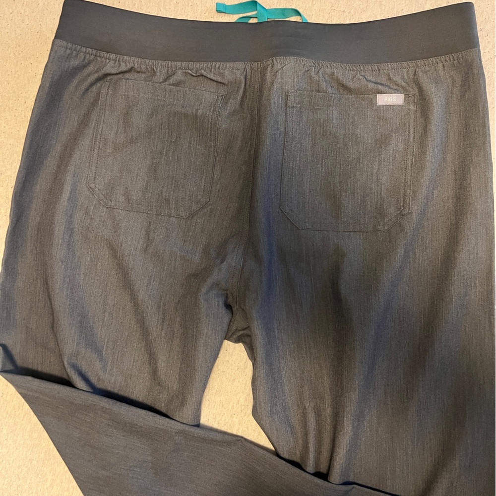 Figs Women's Graphite Livingston- Basic Scrub Pan… - image 3